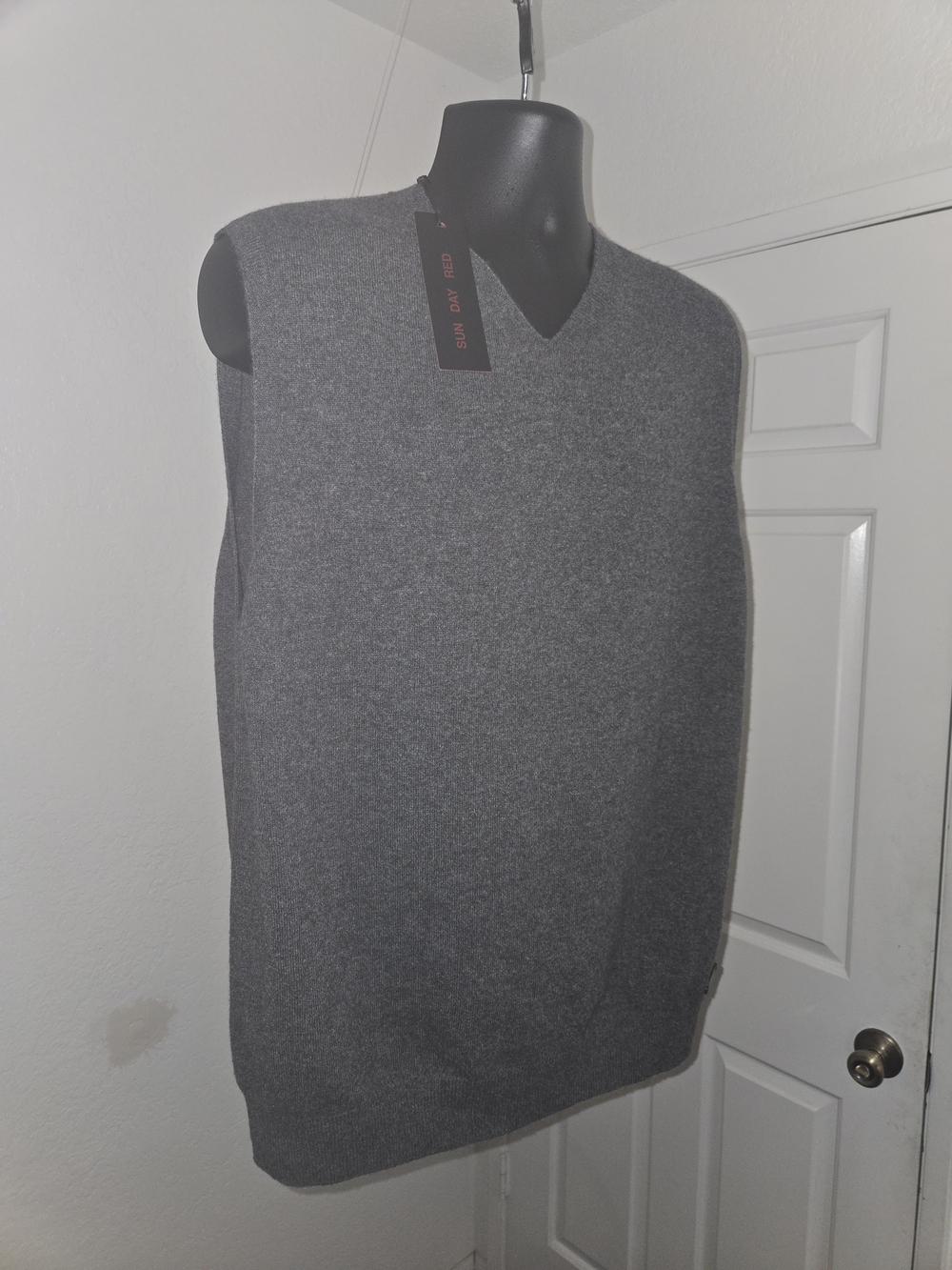 Sun Day Red 3D Cashmere V-Neck Vest – Gray – Extra Large